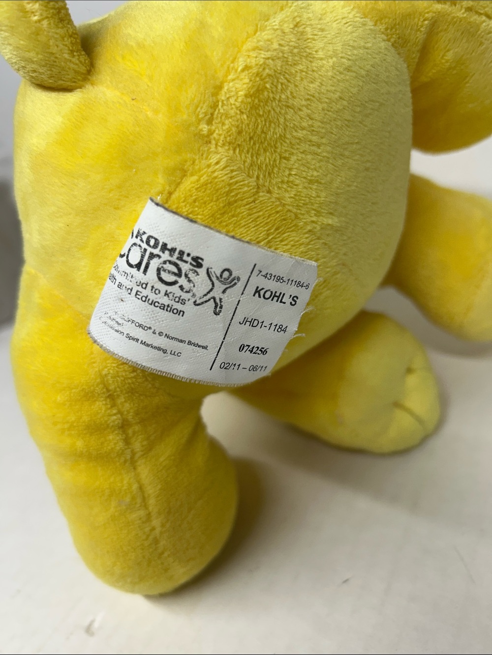Kohl's Cares Clifford the Big Red Dog T-Bone Plush 10" Yellow Stuffed Toy - Picture 7 of 8